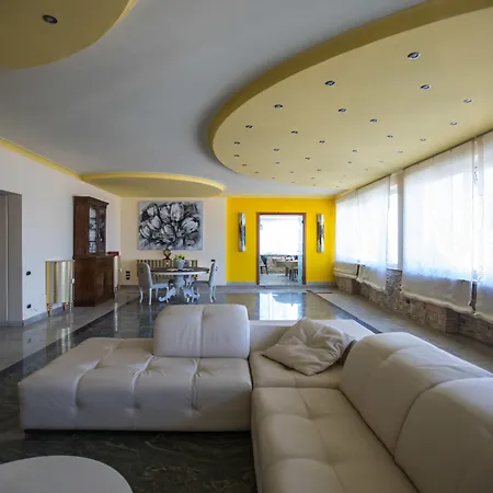 Hotel Queen Daisy 3*