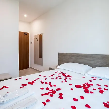 Queen Daisy Hotel 3*