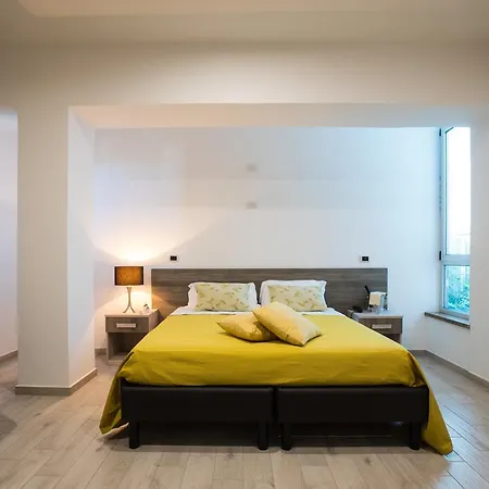 Queen Daisy Castellammare di Stabia