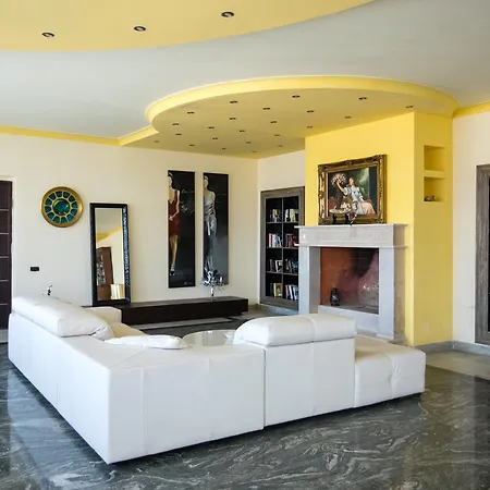 Queen Daisy Hotel 3*